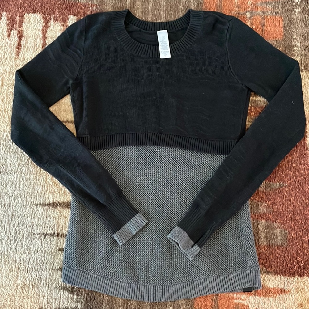 Lululemon Ivivva Chevron Two Tone Long Sleeve
Sweater Sz 8